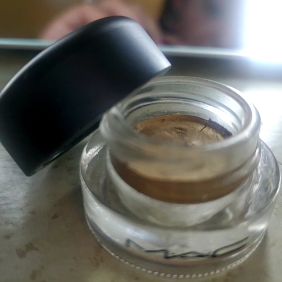MAC Creme Eyeshadow fluidline in Brassy Special Edition color - Picture 3 of 4
